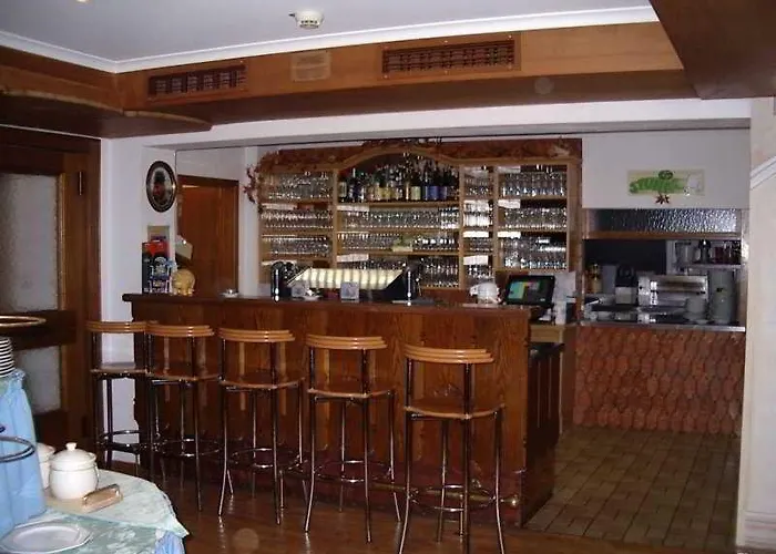 ホテル Neuwirt 3*