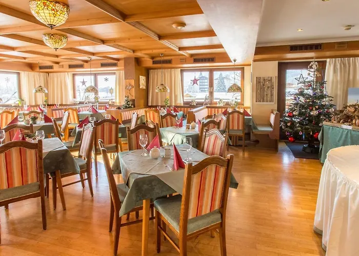 ホテル Neuwirt 3*